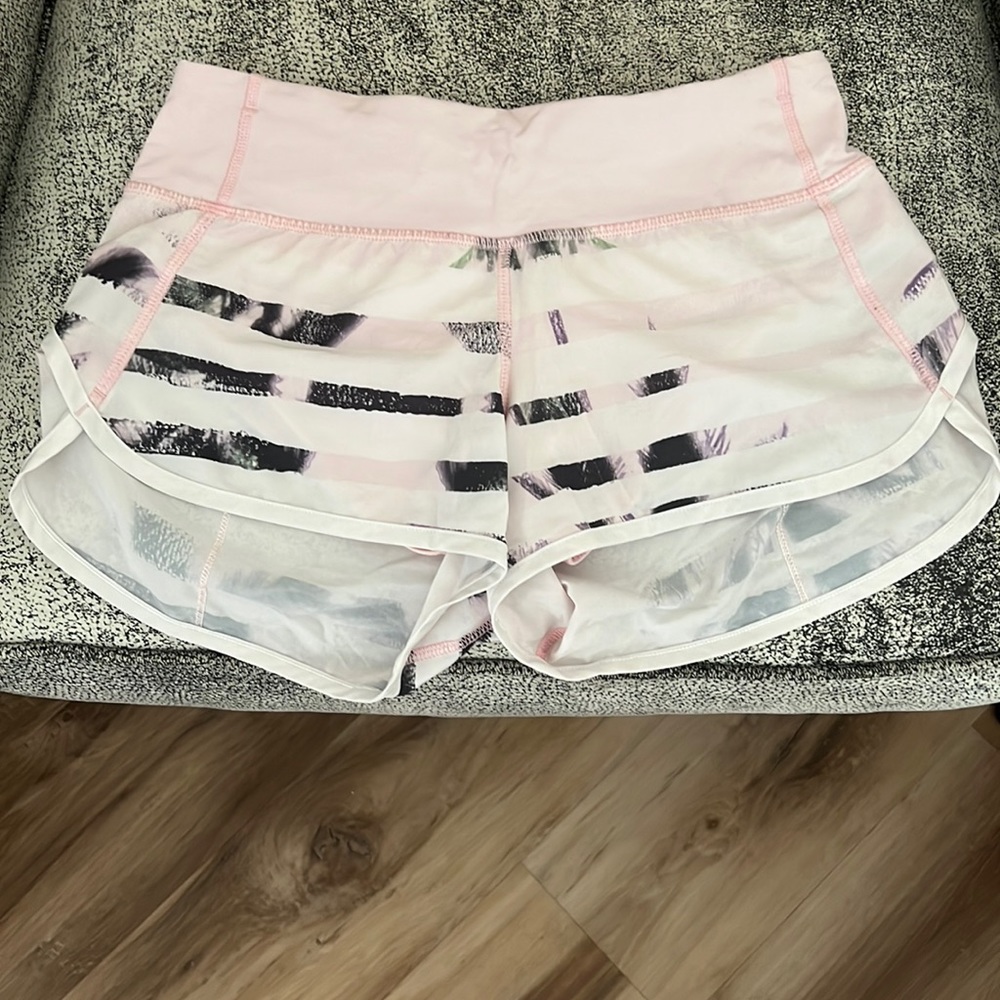 Lululemon Speed Up low rise short 2.5 inch